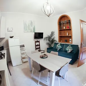 Apartment La Casa Di Madeleine Milan